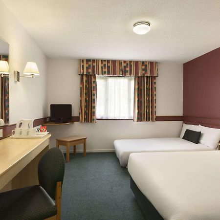 Days Inn Bradford M62 Eksteriør billede