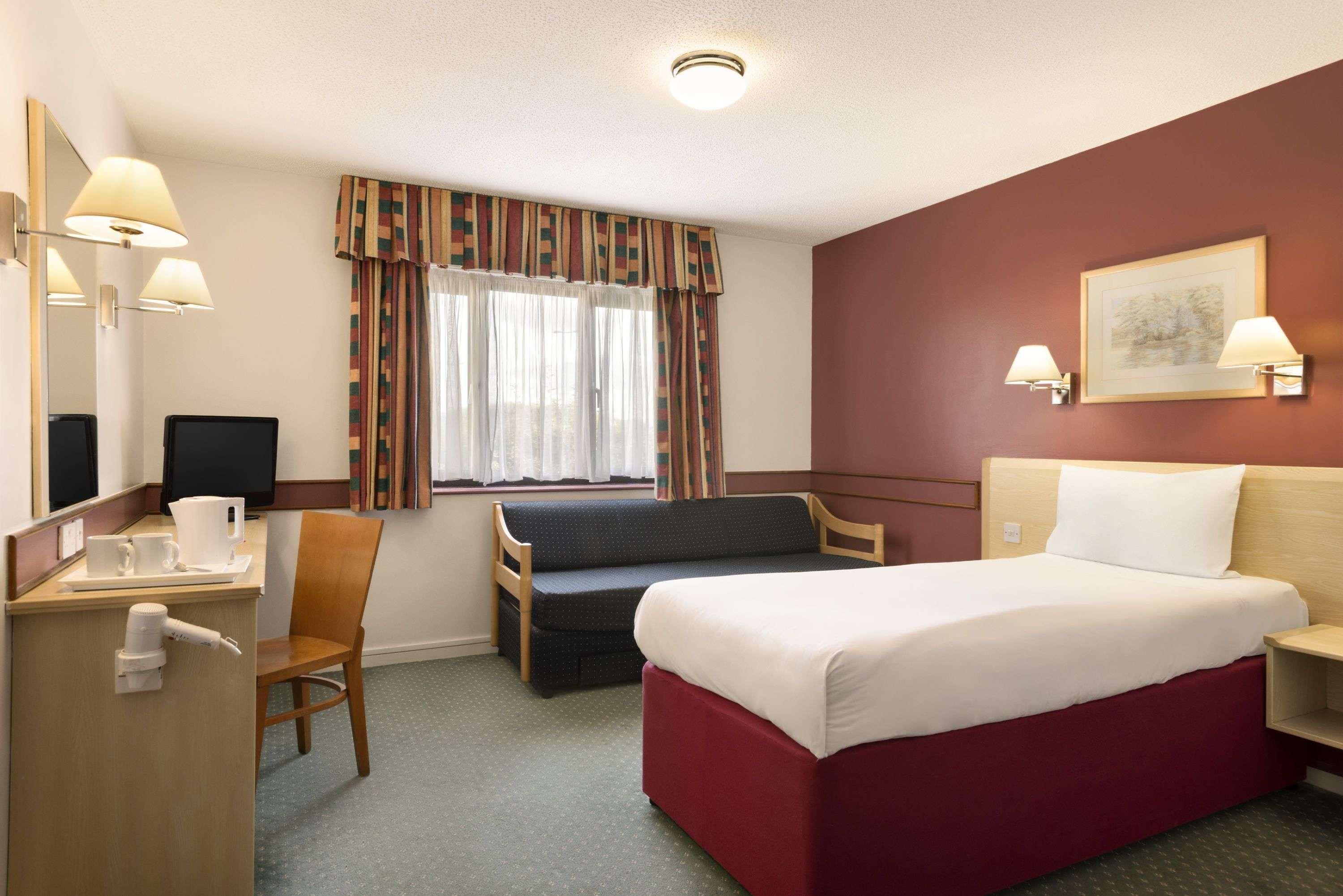 Days Inn Bradford M62 Eksteriør billede